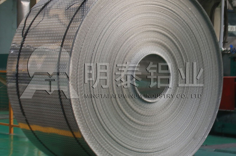 兩條筋花紋鋁板廠家_明泰鋁業(yè) 兩條筋花紋鋁板廠家_明泰鋁業(yè)