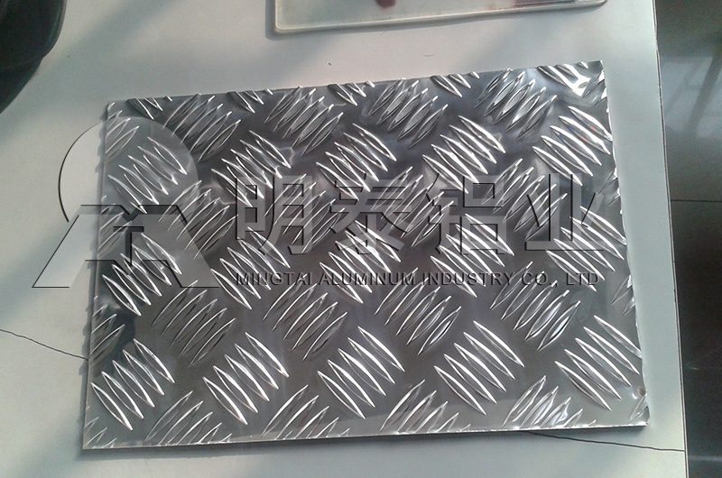 五條筋防滑花紋鋁板_壓花鋁板 五條筋防滑花紋鋁板_壓花鋁板